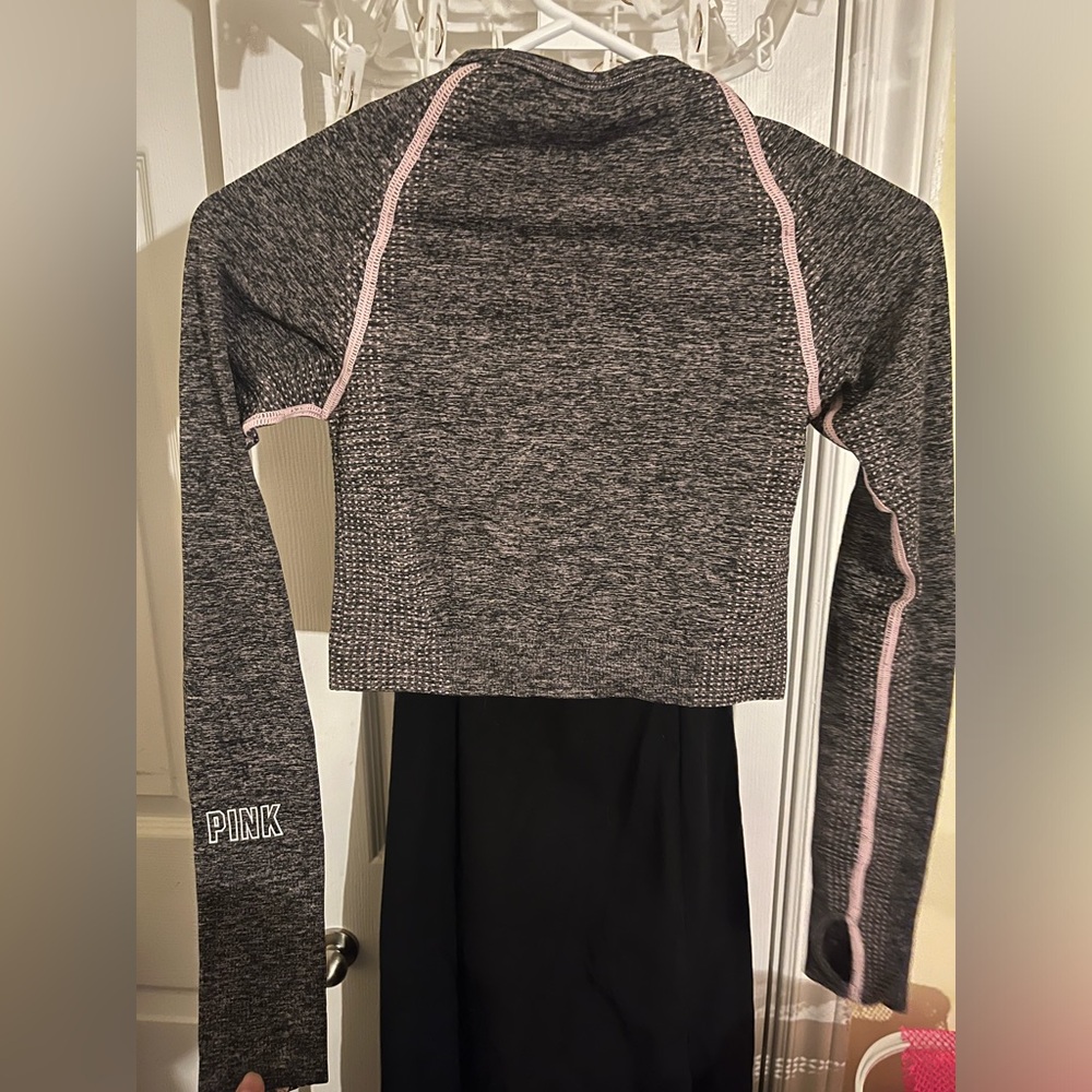 Pink/victorias secret cropped grey gym top